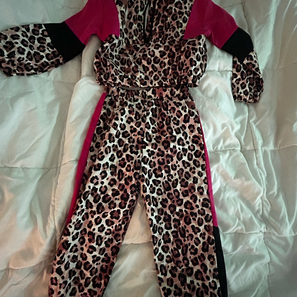 SHEIN Leopard Print Outfit with Pink Highlights
